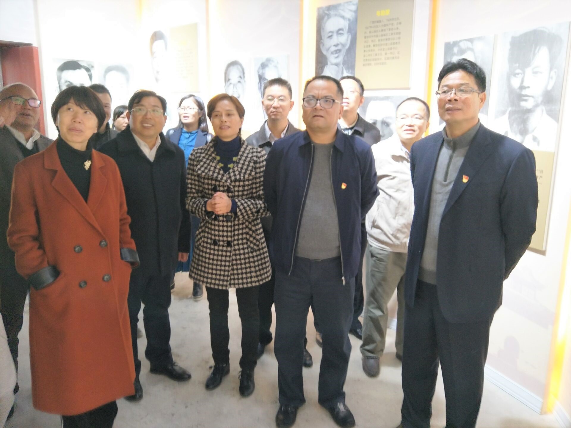 参观碉楼.jpg